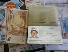 Para Dolu Cüzdanı Bulup Sahibine Teslim Etti