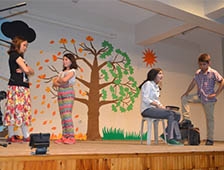 CUMHURİYET ORTAOKULUNDAN ŞİİR OKUMA DERSİ