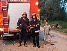 Eve Giren Yılanı Itfaiye Ekipleri Çıkarttı