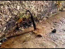 Dereye Lağım Suyunu Böyle Boşaltıyorlar