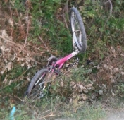 Bisikletli Çocuklara Otomobil Çarptı 2 Yaralı 