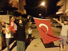 Şehitler İçin Tepki Yürüyüşüne Binlerce İnsan Katıldı