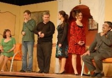 Her Ay bir Tiyatro Oyunu