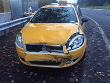 Ticari Taksi İle Otomobil Çarpıştı