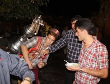 Akyazı'da Kadir Gecesi helva dağıtıldı 