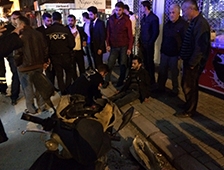 Otomobil Motosiklete Çarptı