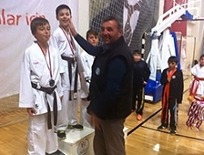 Karatede Başarı: 8 MADALYA