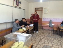 Oy Kullanma İşlemleri sürüyor