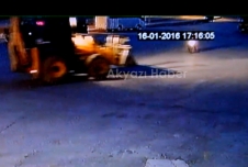 Motosiklet ile İş Makinesi çarpışma görüntüleri
