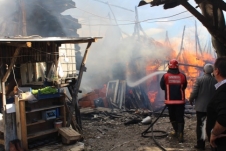 Teketaban’da  Ev ve Ahır Kül Oldu