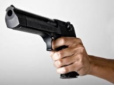 Çöp Tenekesinde Bulduğu Silahı Emniyete Teslim Etti