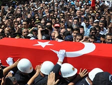 Sur'da 5 asker şehit, 2 asker ve 2 polis ağır yaralı