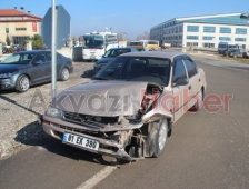 Hastane Kavşağında İki Araç Çarpıştı