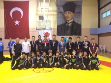 Güreş il seçmelerinde Akyazı'nın üstünlüğü