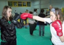 Demir Yumruklu Kızlar