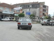 Bu Araç Neden Yolun Ortasında Park Halinde