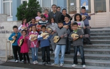 MANDOLİN ÖĞRENİYORLAR