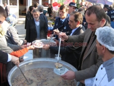 Akyazı Belediyesinden Aşure İkramı