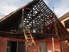 Akyazı Alaağaç köyünde çıkan yangın kısa sürede söndürüldü.