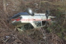 Tırın Yağ Hortumu Patladı Kayganlaşan Yolda Araç Kanala Uçtu