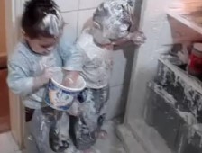 Yoğurt Savaşı Yapan İki Çocuğun Videosu İzlenme Rekorları Kırdı