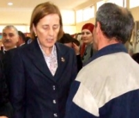 Kadın Ve Aileden Sorumlu Bakandan Üç Torba Gübre İstedi