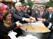 Akp Kadın Kolları Aşure Dağıttı