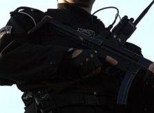 Başbakan'ı koruyan polis konvoyuna silahlı saldırı