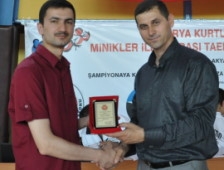 Spora Verdiği Destekten Dolayı AkyazıHaber'e Plaket Verildi