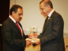 “Oyuncak Silahını Getir Bir Kitabın Olsun” Kampanyası’na Başbakandan Ödül…