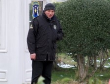 Özel güvenlikçiye en az iki askari ücret