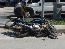 Kazada Motosiklet Sürücüsünün Bacağı koptu