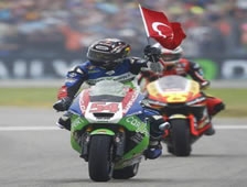 Süpermoto Türkiye Şampiyonası Sofuoğlu'nun pistinde.