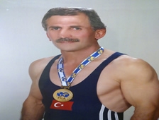 Milli güreşçi Kamil Özdağ fıtık ameliyatı oldu