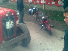 Trakör ve Motoriklet Çarpıştı