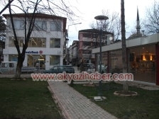 Akyazı’da Aşırı Rüzgâr Ağaç Devirdi