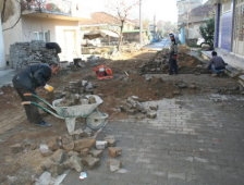 Akyazı Belediyesi Tretuar Çalışmalarına Hız Verdi