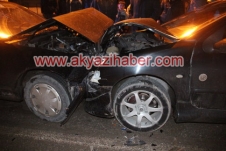 Otomobiller Kafa Kafaya Çarpıştı