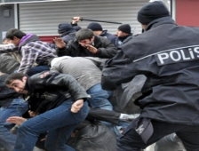 Gece çıkan olaylarda 4 kişi gözaltına alındı. 