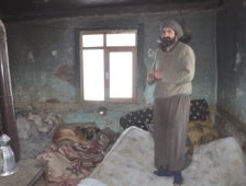 Anne ve Engelli Oğlu Harabe Evde Yaşam Mücadelesi Veriyor!