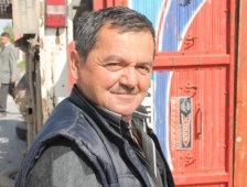 Arıyı Kovayım Derken Kamyoneti Devirdi