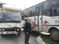 Mudurnu Caddesinde Maddi Hasarlı Kaza