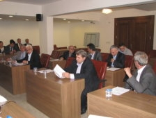 Aylık Toplantı 3 Dakika Sürdü!