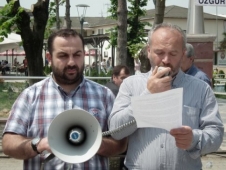 Yasakçı kadın kollarını kınıyoruz!