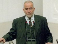 Cevat Ayhan'ın Ameliyat Sonrası Tedavisi Sürüyor