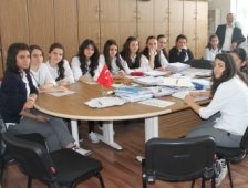 Yazar ve Eleştirmenler Yetiştiriliyor!