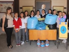 Öğrencilerden Kapak Toplama Kampanyasına Destek!