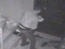 Küçük Yaşta Ayakkabı Çaldı