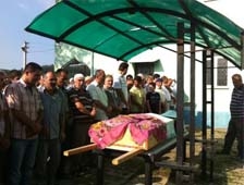 Yaşlı Kadın Toprağa Verildi