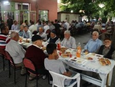 Akyazı Belediyesi Mahe İftarlarına Başladı